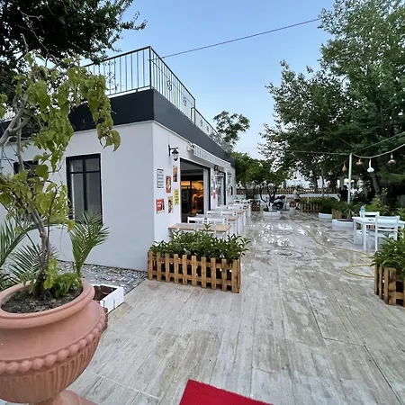 Ξενοδοχείο Esmana 2*