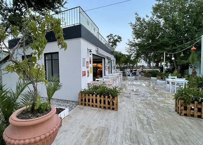 Ξενοδοχείο Esmana 2*